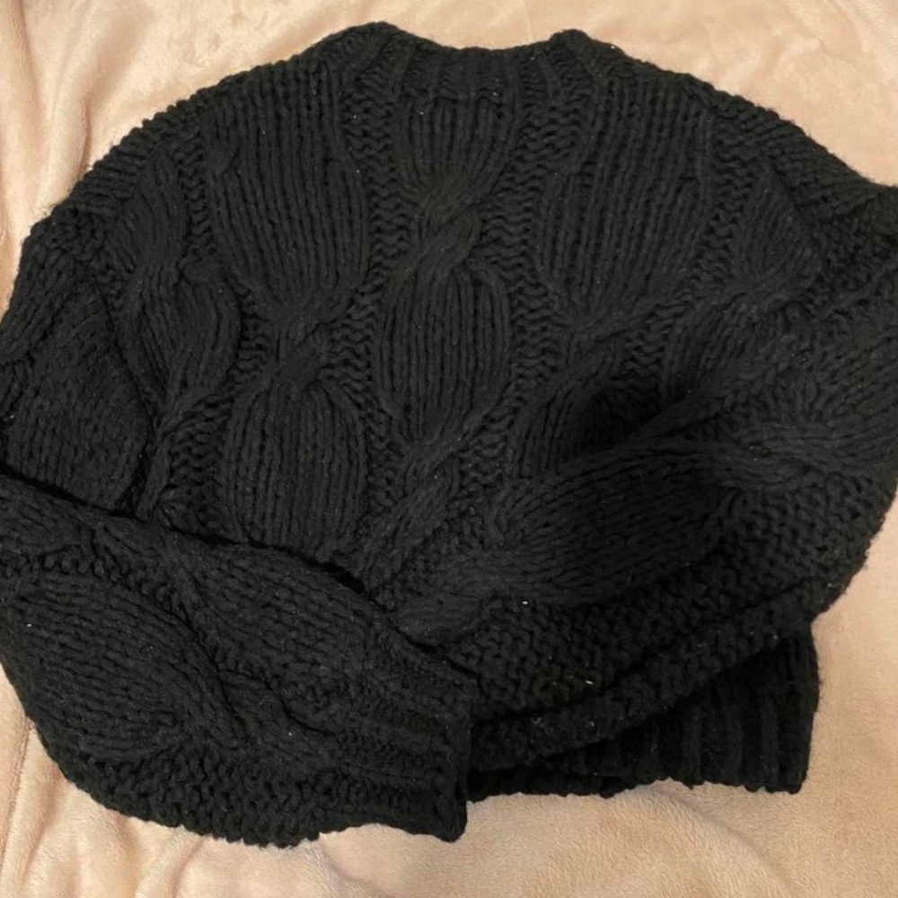 Super cute black Hollister knit chunky sweater - Picture 3 of 3